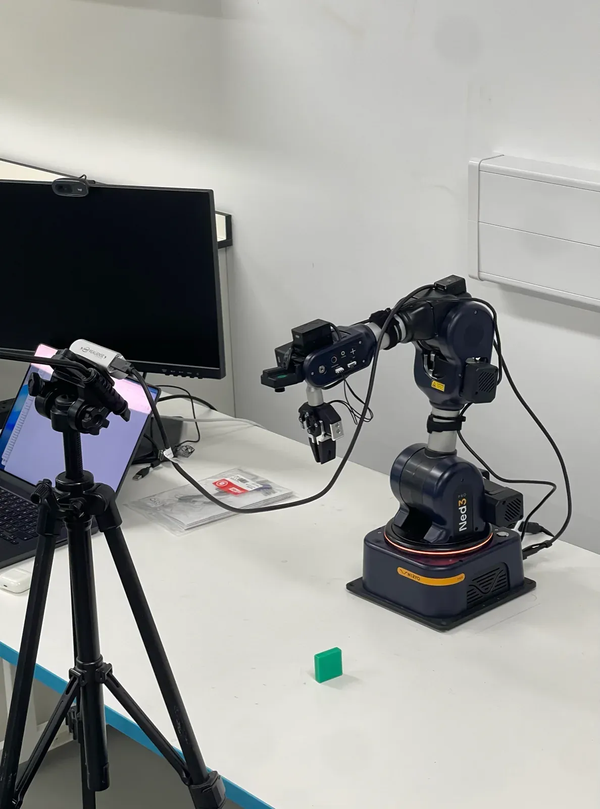 Niryo NED3 Pro, task object and fixed Intel RealSense camera in the laboratory rig